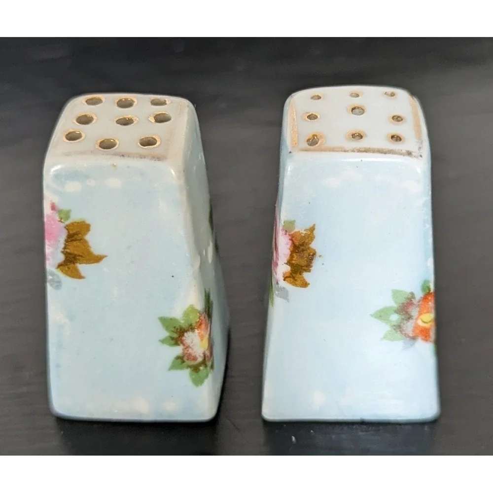 VTG Hand Painted Petite Salt &‎ Pepper Shaker Set Blue With Pink &Yellow Roses